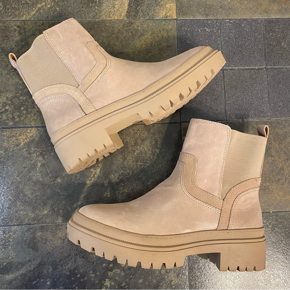 Lucky Brand Tan Taupe Eabile Lug Sole Ankle Boots 9M